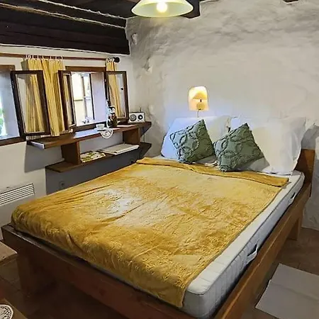 Chaloupka U Mostu Sv Jana V Centru Vodnan Vodňany